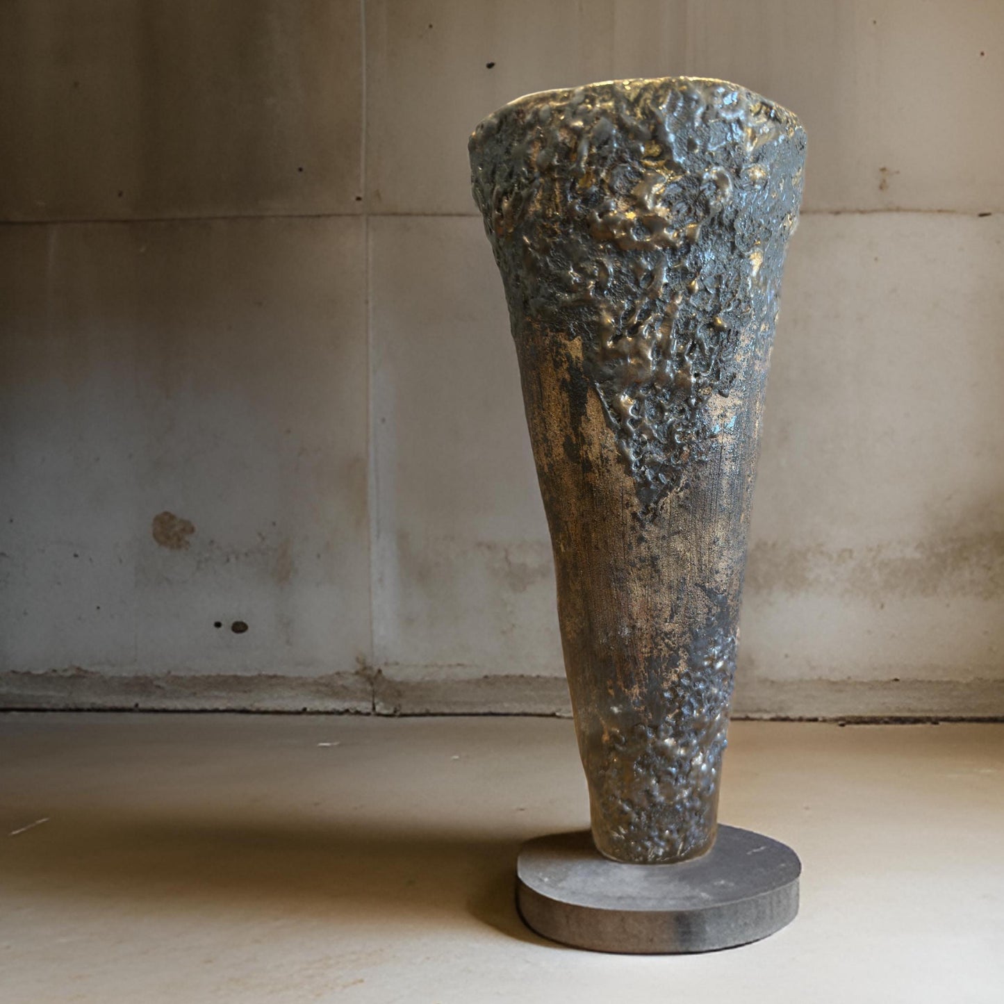 Vase front
