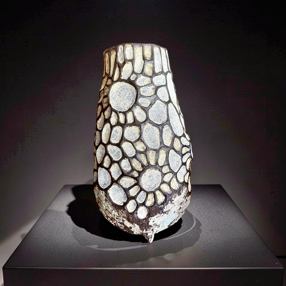 Handcrafted Ceramic Vase – Wabi-Sabi Stone Texture, Geometric Pattern Ambient