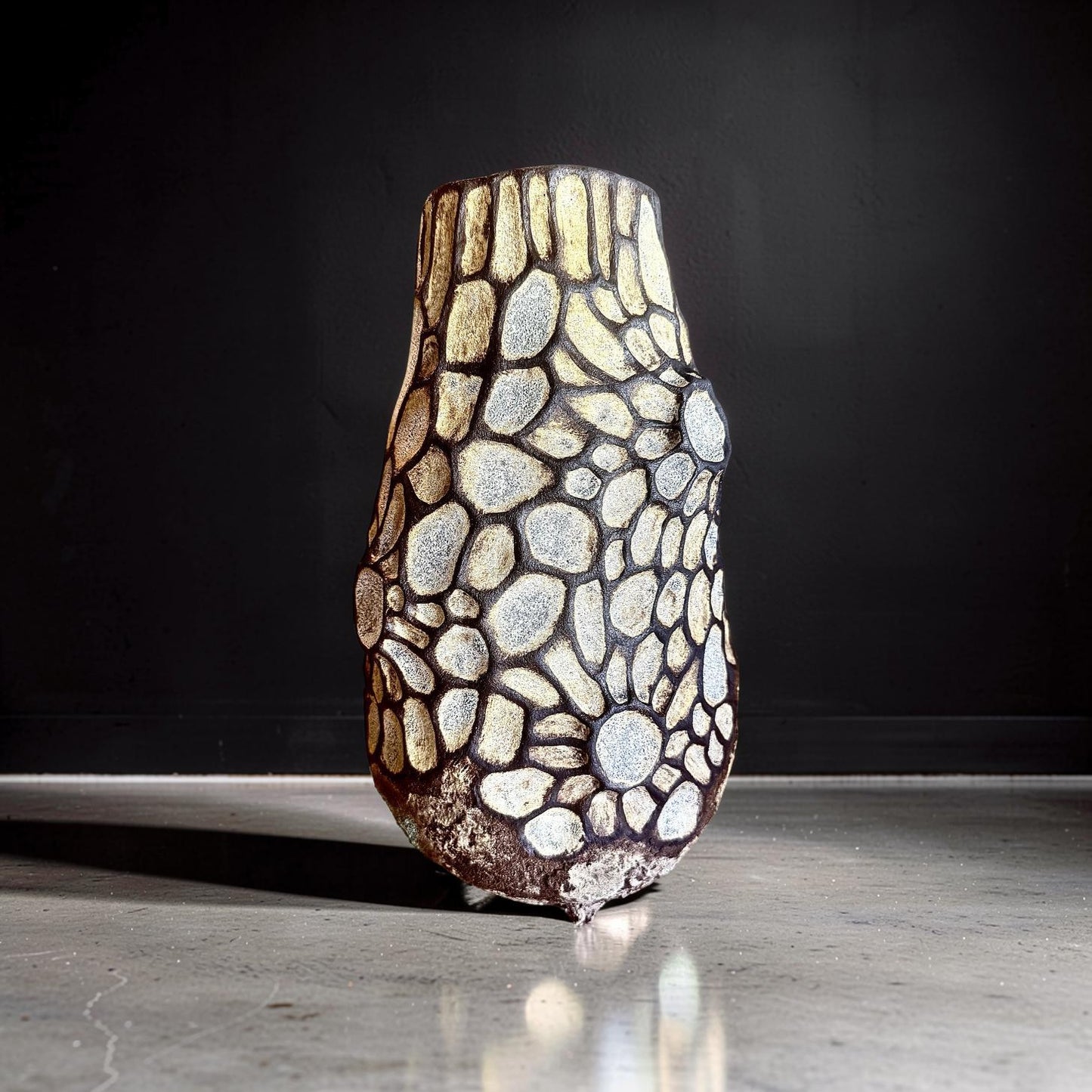 Handcrafted Ceramic Vase – Wabi-Sabi Stone Texture, Geometric Pattern Ambient